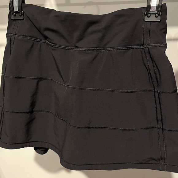 Lululemon Pace Rival skirt- size 2- black- like new - Picture 5 of 6